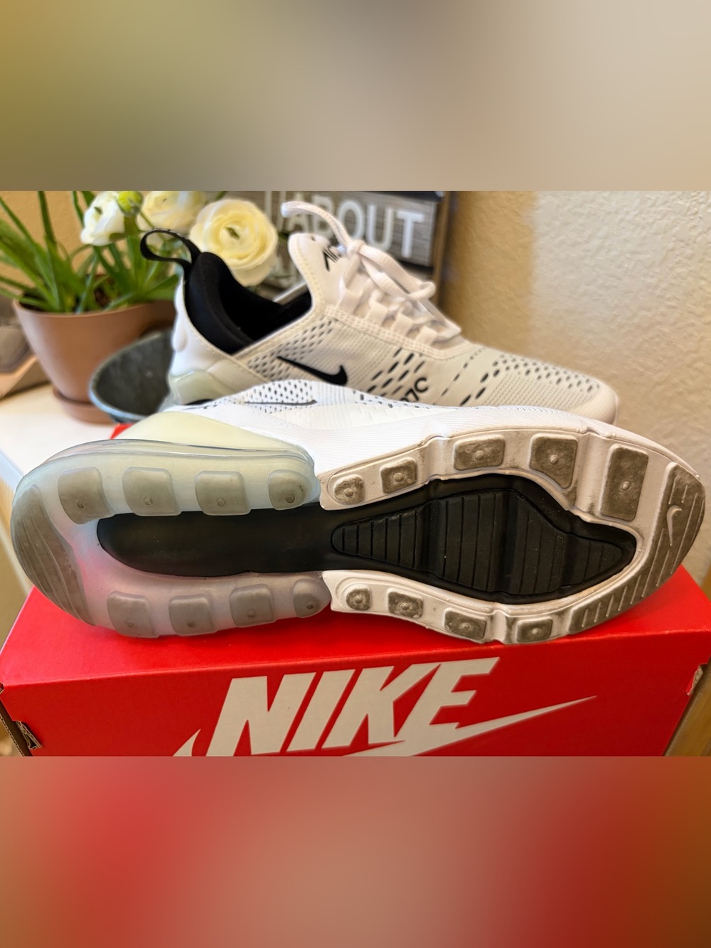 Women’s Nike Air Max 270 - Picture 2 of 4